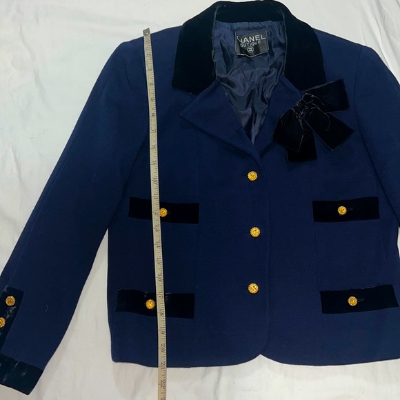 CHANEL Vintage 1980’s Matching Navy Blue Suit and Skirt Set with Black Velvet 40 - Picture 9 of 16